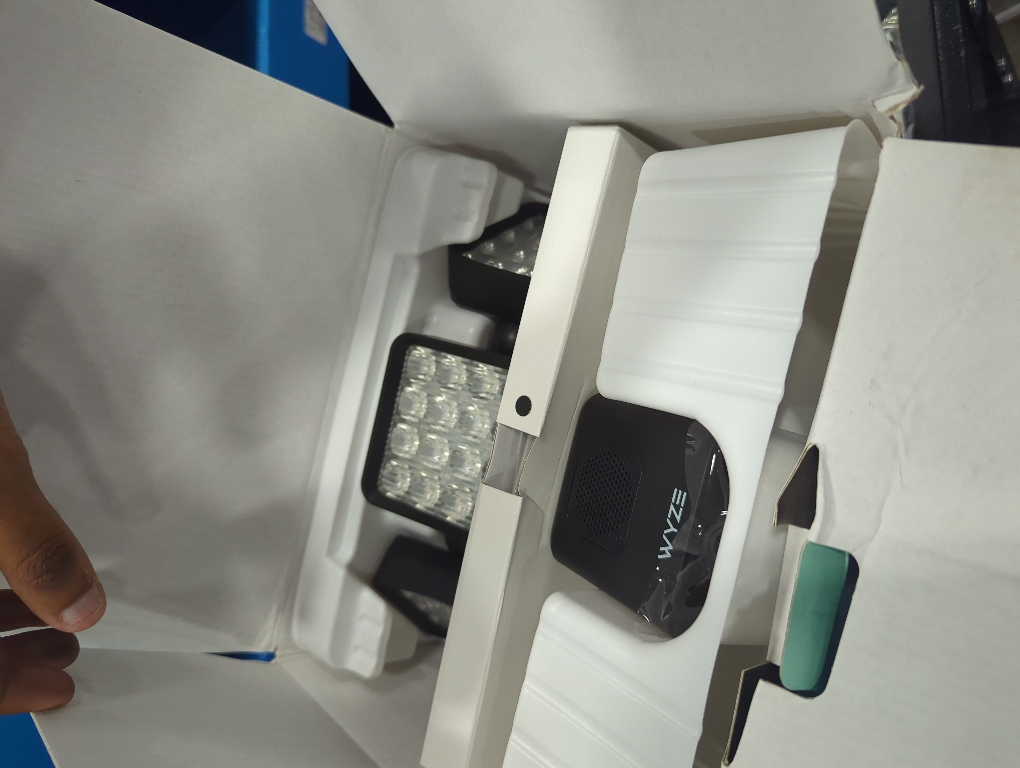 Wired Outdoor Wi-Fi Floodlight Pro Home Security Camera with 2K resolution, App and Voice Control, Black