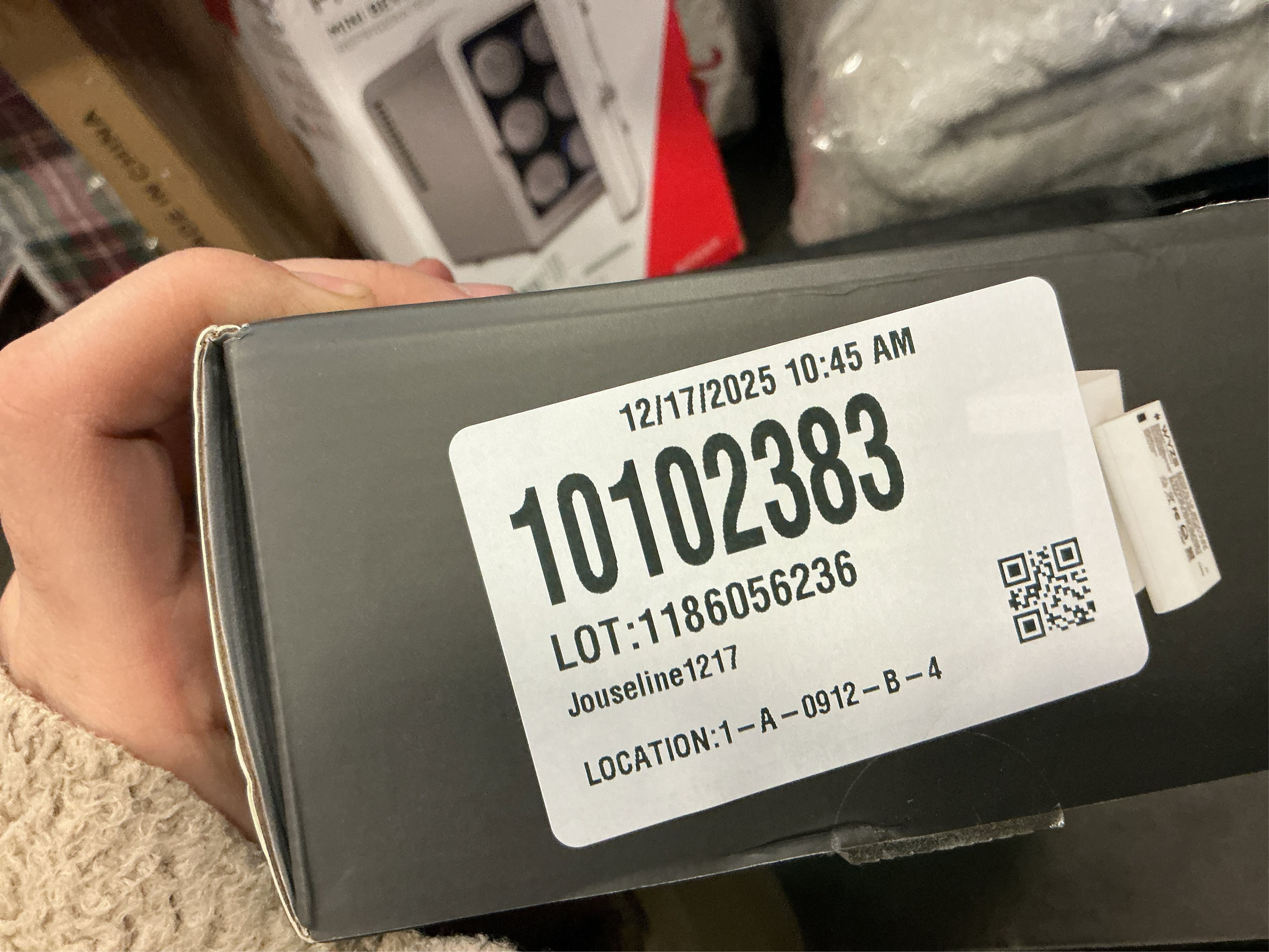 Bundle of WYZE 2.5K Wireless Outdoor/Indoor Battery Security Camera and Removable Battery Pack