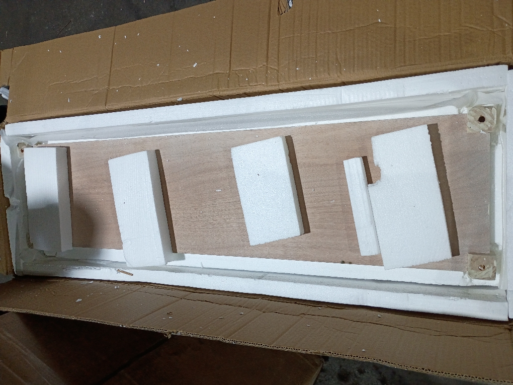Safavieh Landers 3-Drawer Console Table  ( little damage on the corner see the pictures)