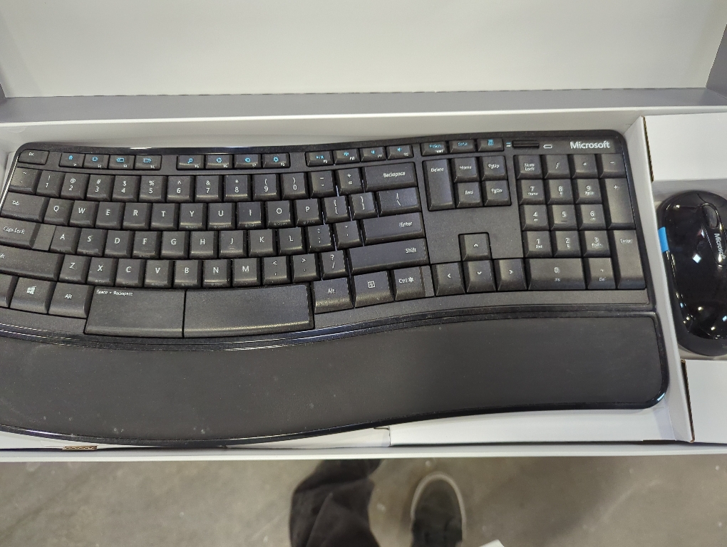 Microsoft Sculpt Comfort Desktop - Black - Wireless, Comfortable, Ergonomic Keyboard and Mouse Combo with Cushioned Palm Rest and USB Wireless Receiver