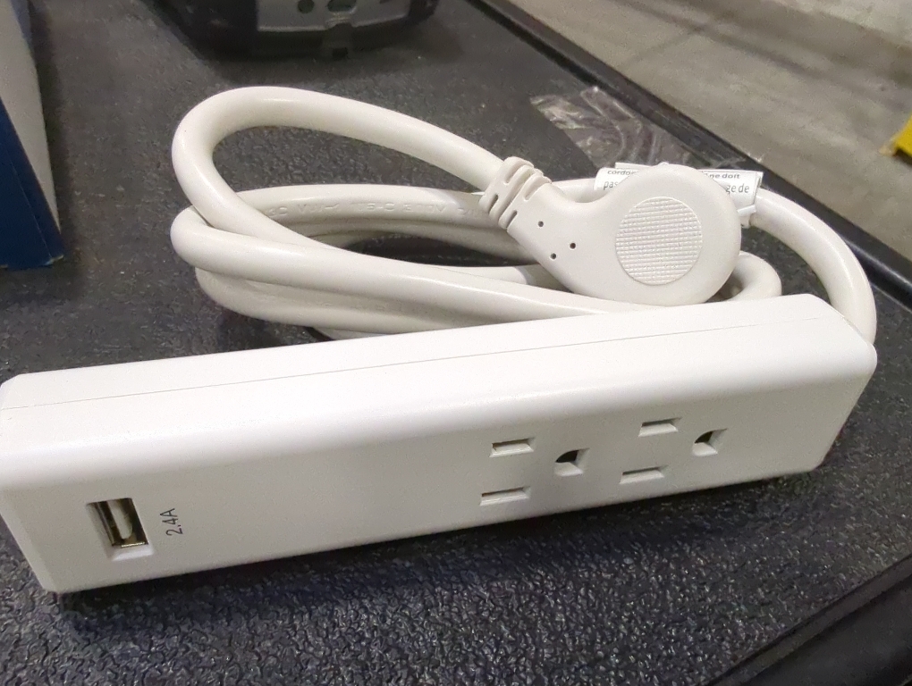 Insignia Power Strip With USB White