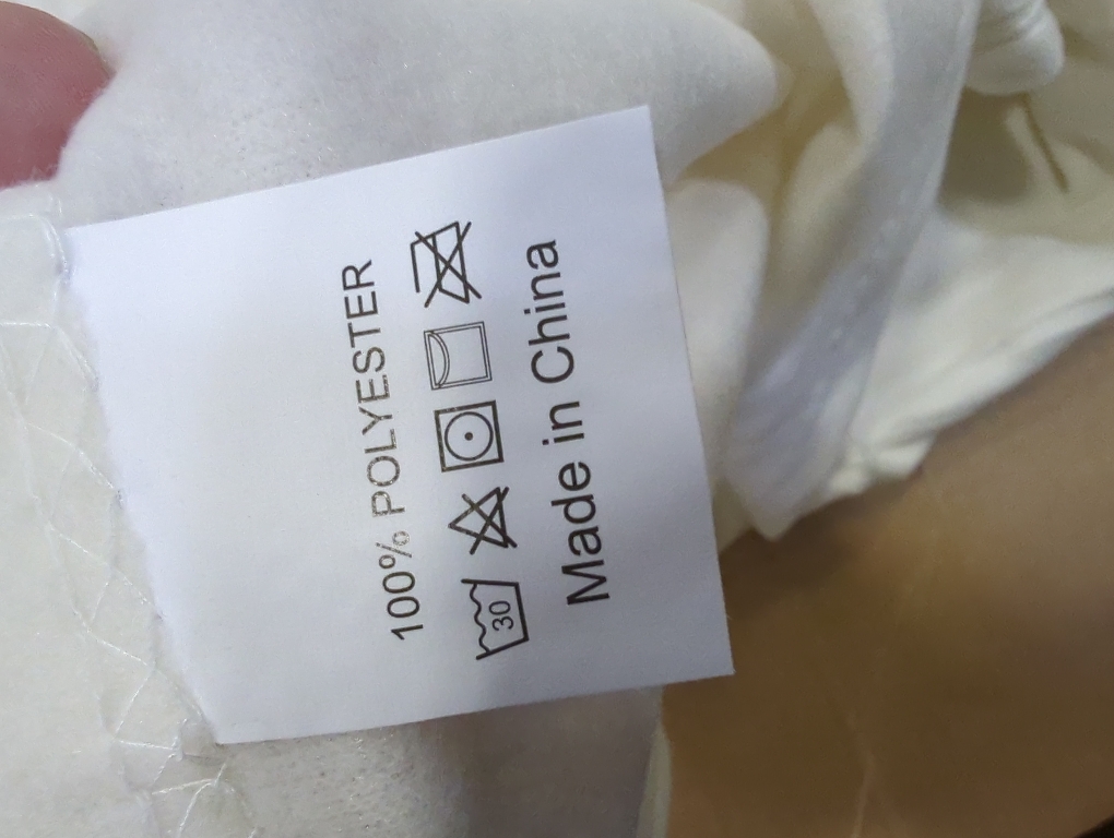 Buryeah 48 Pack Oeko-Tex Certified Wedding Flannel Throw Blanket Bulk 50 x 60 Inch Soft Fleece Lap Blanket with Thank You Cards Ribbon for Guests Sleepover Spa Slumber Gifts (Beige)