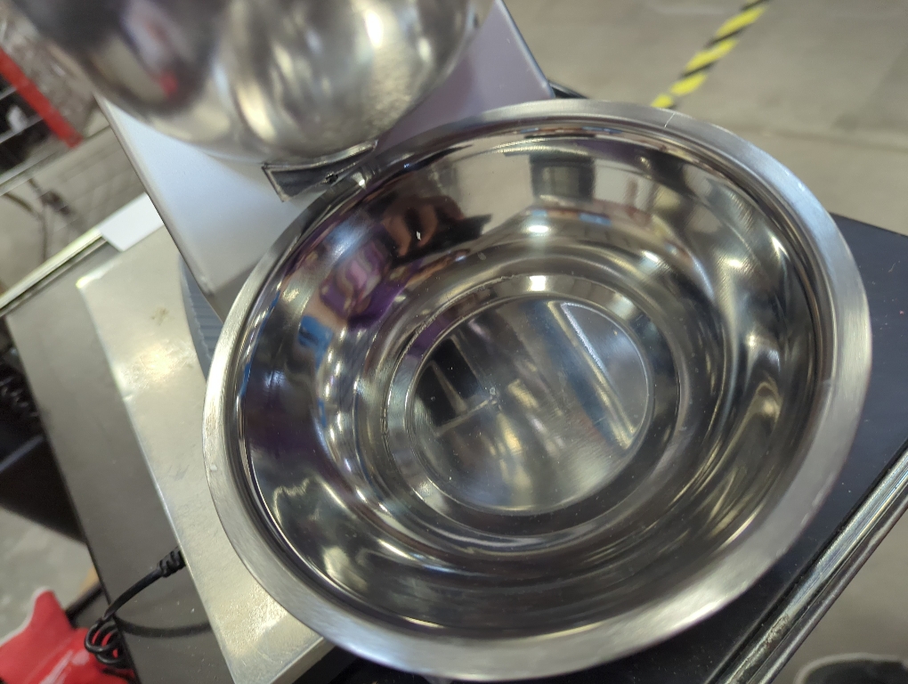 VEVOR Ice Crusher Machine, 143lbs Per Hour Electric 2 Blades Snow Cone Maker, Stainless Steel Shaved Ice Machine with Bowl and Cover, 300W 2000RPM Ice-Shaver for Home and Commercial Use, Silver