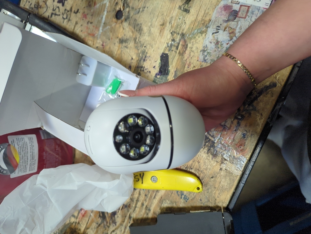 Ease Life D115: Ultimate Screw-in Security Camera with 5GHz Support - 1080P HD, 360  Panoramic Cover, Color Night Vision & Two-Way Talk