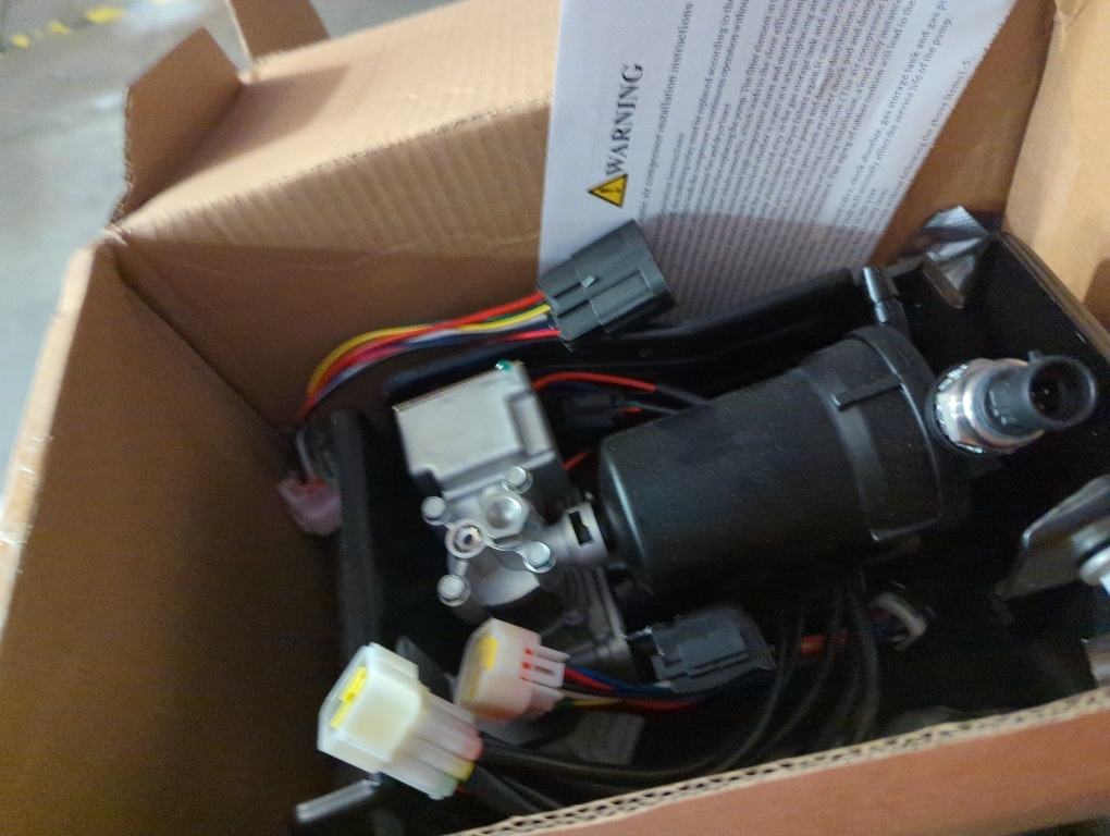 Air Ride Suspension Compressor Pump, Compatible with GMC Yukon XL 1500 Cadillac Escalade Chevy Avalanche Suburban Tahoe, 15254590 19299540 949-000 949-001 949-099 15056494