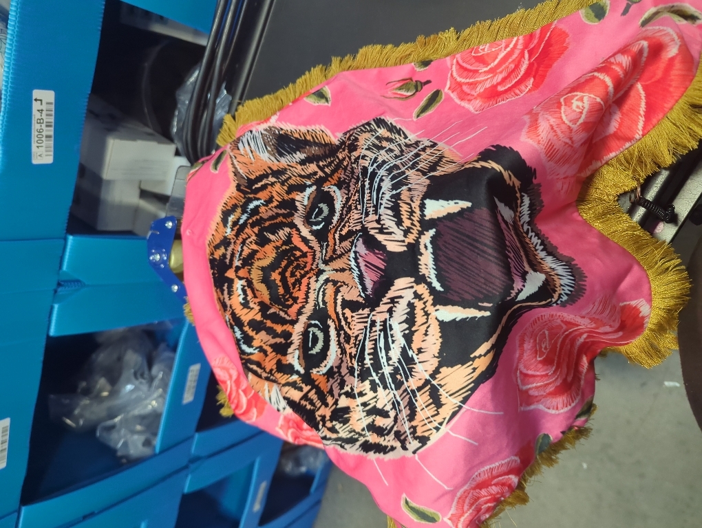 Tiger Floral Velvet Decorative Throw Pillow Cover 18x18 In Pink Pillow Covers Flower Animal Print Tiger Cushion Cover with Tassels Modern Decor Square Pillowcase for Sofa Couch Bedroom Living Room