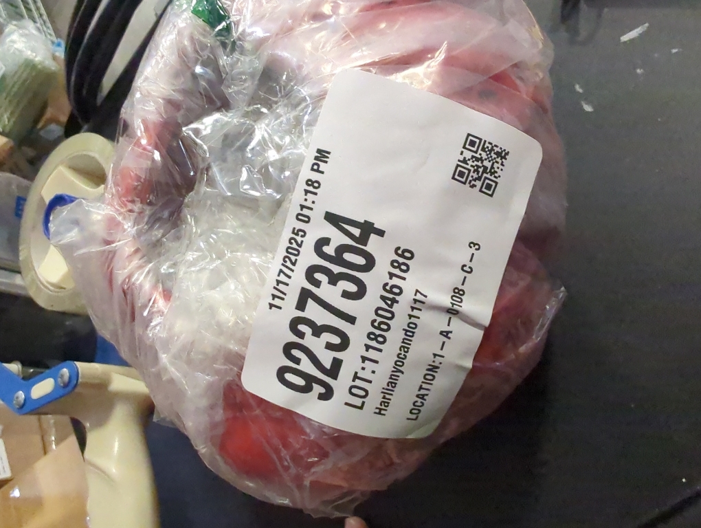 Strawberry Ceramic Flower Vase, Decorative Cute Ornament Vase for Aesthetic Decor Flower Arrangement, Unique for Colorful Modern Vintage Home Kitchen Office Decor Centerpiece, Red 7inch