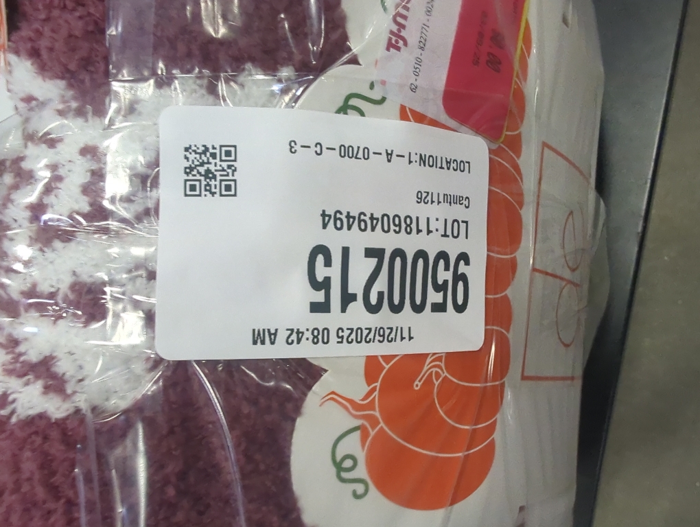 Deco Feather Yarn Throw 50 x 70 Plum with White Leaves