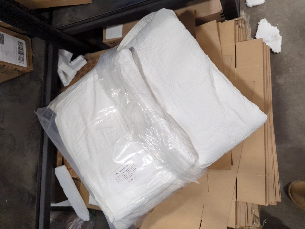 EVERGRACE 100% Cotton Paisley Quilt Set, Oversized King 3 Piece Set – Prewashed Lightweight Bedspread with 2 Shams, Soft & Breathable Matelasse Coverlet for All-Season Comfort, Bright White