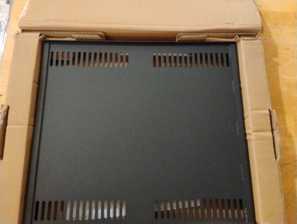StarTech 1U Vented Server Rack Shelf, 16in, 30lb (CABSHELFV1U-16-RACK) | EIA-310 19in rack and cabinet fit, 14kg, 40cm mounting depth, SPCC cold-rolled steel, Cantilever tray‼️light dirt and good condition‼️