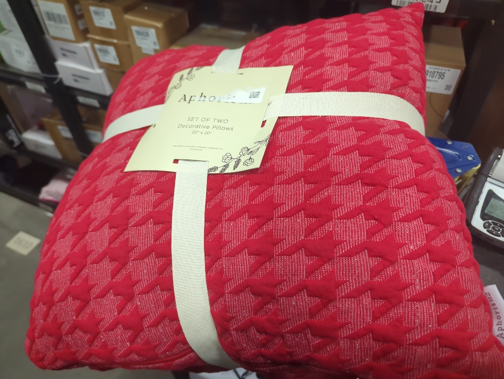 Set of 2 Size 20x20 Color red throw pillows