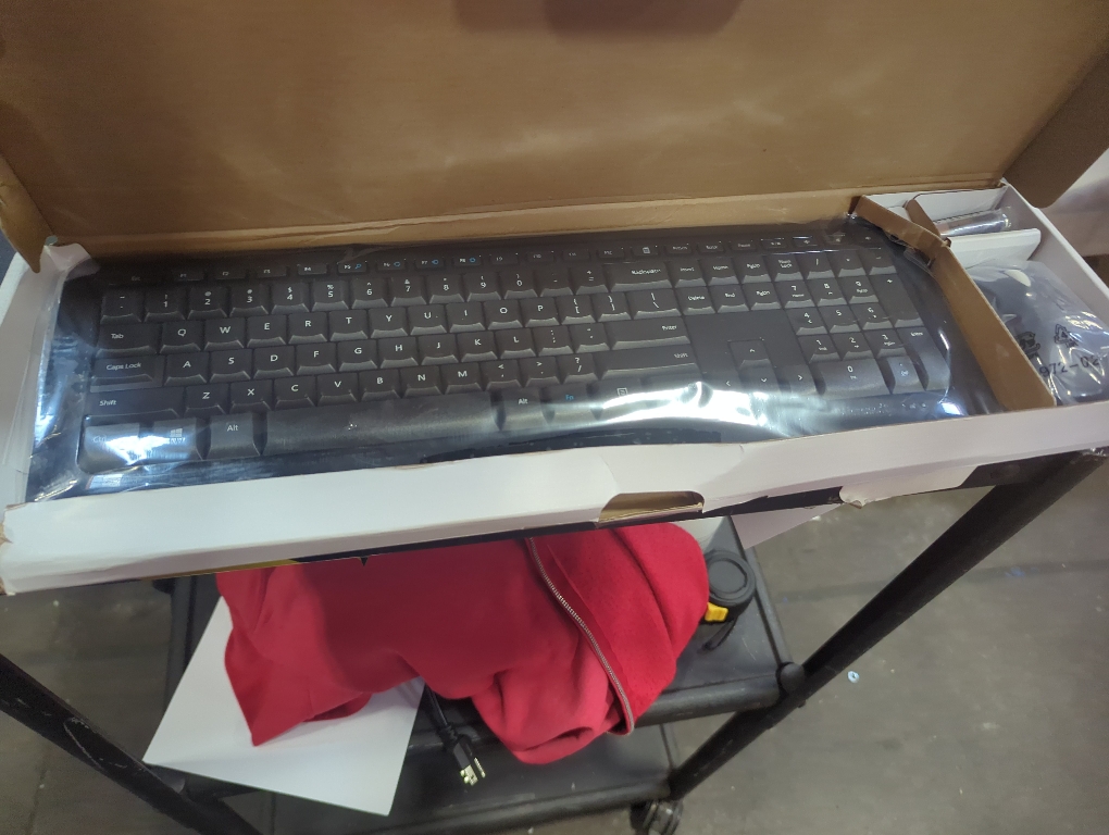 Microsoft PY9-00001 Wireless Desktop Keyboard & Mouse 850 - USB 2 - Black