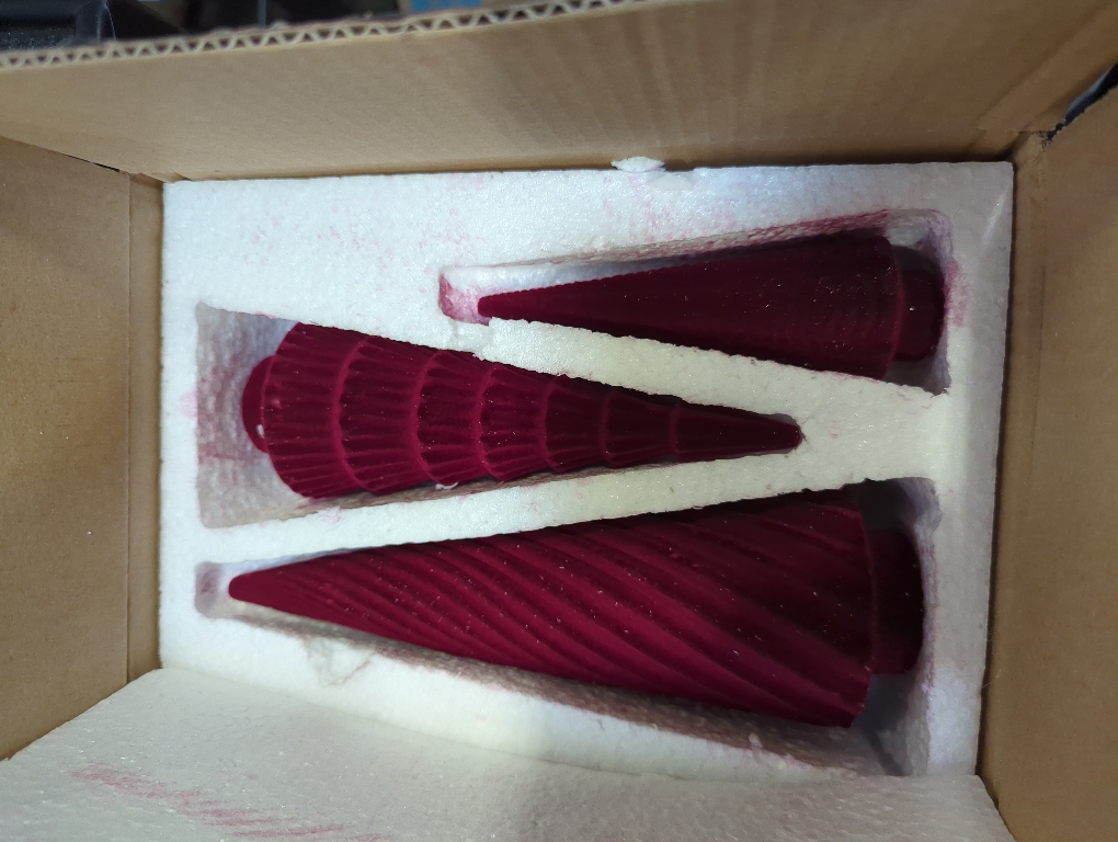 DN DECONATION Set of 3 Flocked Velvet Christmas Trees, Green Tabletop Xmas Tree Decor with Pine, Swirl & Wave Designs Mini Christmas Figurines for Mantel, Desk, Holiday Centerpiece