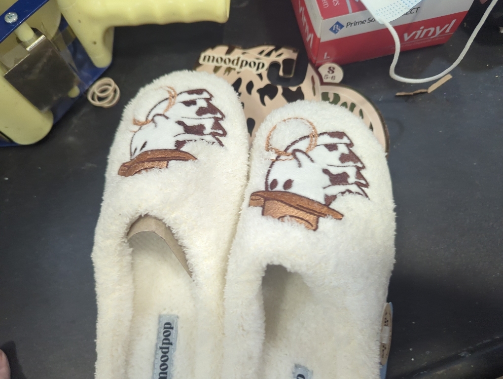 Size S 5/6 Color White ghost cowboy slippers