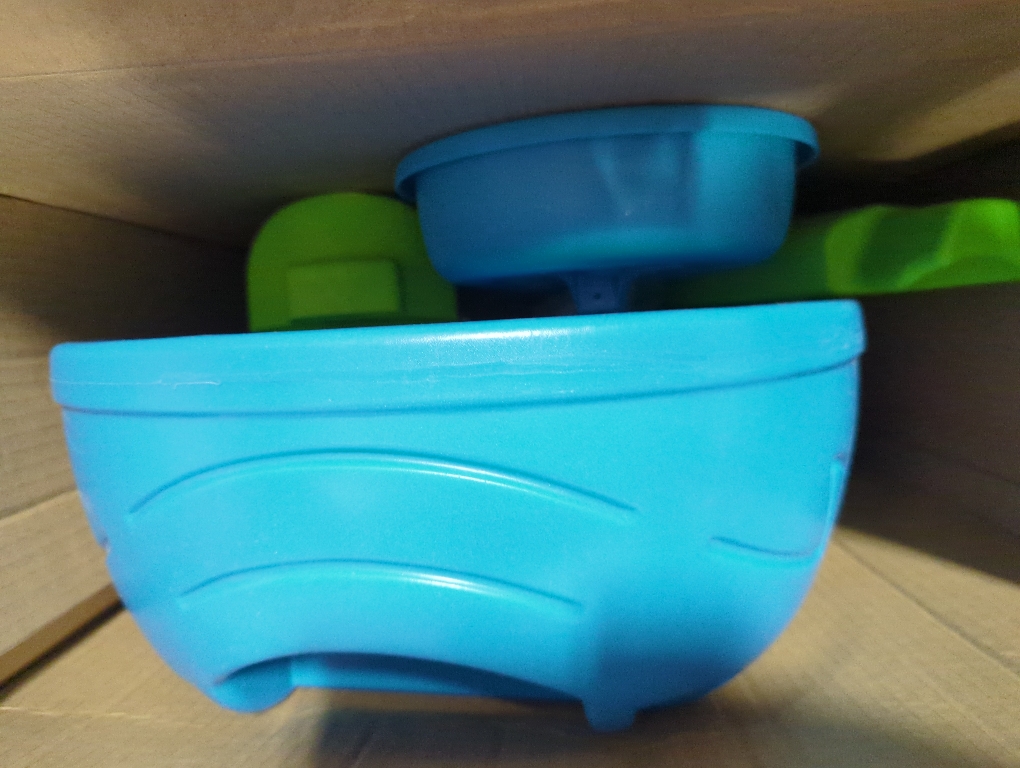 Step2 Rain Showers Splash Pond Water Table, Kids Water and Sand Activity Sensory Playset, Summer Outdoor Toys, 13 Piece Water Toy Accessories, For Toddlers 1.5  Years Old, Blue & Green