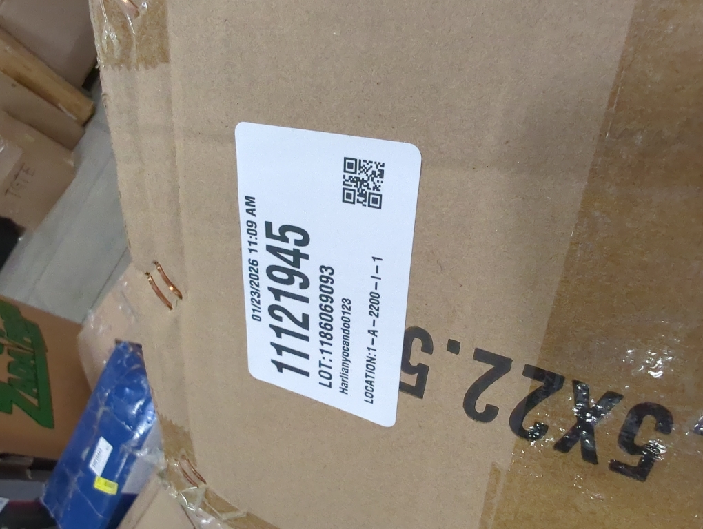 Berverra 6pcs Gold Stanchions and Red Velvet Ropes 4pcs, Red Carpet Ropes and Poles, Red Carpet Divider Stands Party Decorations, Gold Stanchions Queue Barrier Reception with Fillable Plastic Base