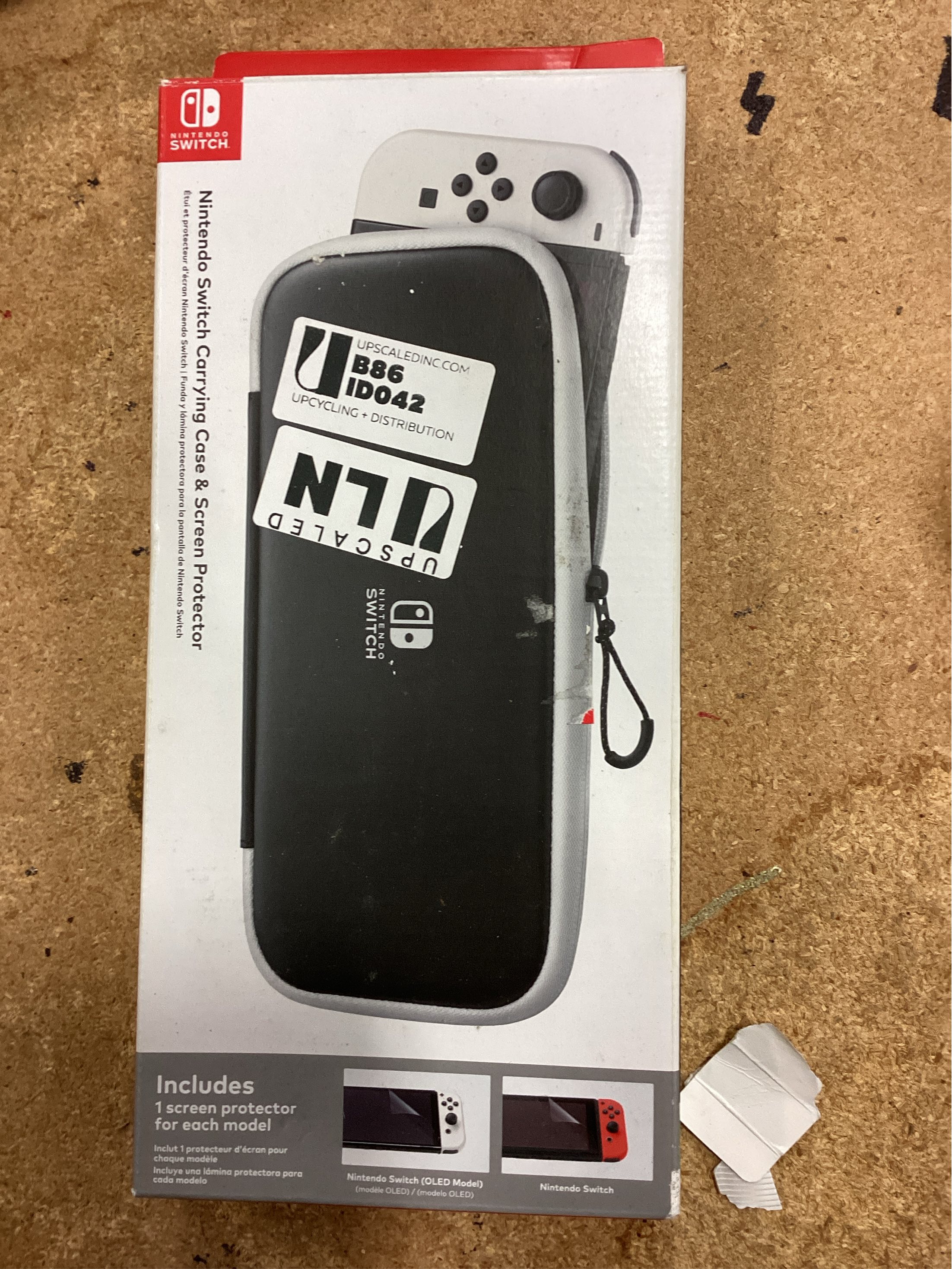 Nintendo - Switch Carrying Case & Screen Protector - Black