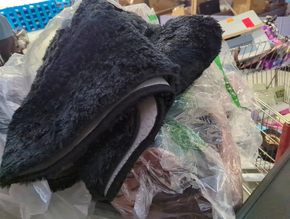 Tepook Super Soft Fluffy Rug for Bedroom, Modern Shaggy Fuzzy Kids Rugs for Living Room, Plush Indoor Nursery Home Decor Dorm Carpet with Non-Slip Bottom, Black, 2 X 3 Feet