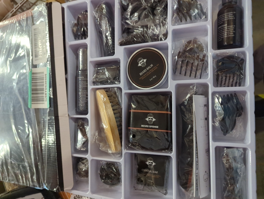 Hair & Beard Advent Beauty Calendar 2025 for Men Grooming Kit, 24 Days Christmas Countdown Calendar with Electric Trimmer Kit & Beard Care Kit for Men, Creative Gifts for Father Dad Husband Boyfriend