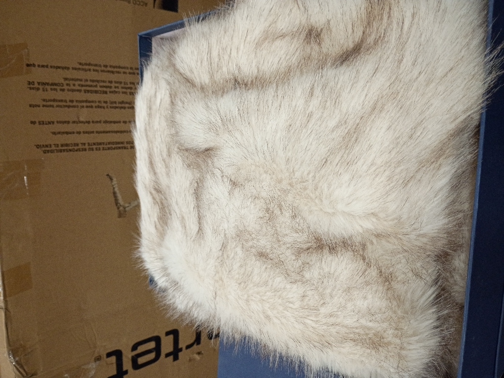 Touchat 1000GSM Faux Fur Throw Blanket, Super Thick Warm Cozy Heavy Blankets for Couch Bed Sofa, Plush Fuzzy Elegant Winter Reversible Mink Blanket for Living Room Bedroom 50''x60'', WhiteBrown