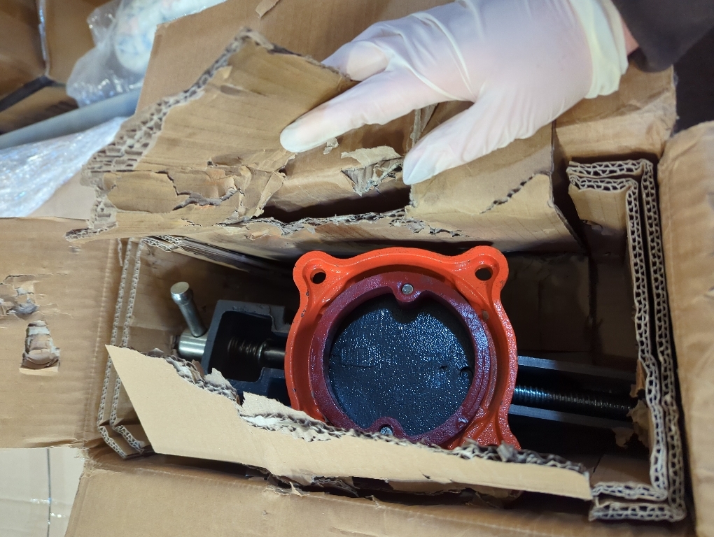 PONY Heavy Duty Bench Vise, 5-inch Jaw Width and Opening, 360-Degree Swivel Base With Anvil, Utility Combination Pipe Home Vise for Woodworking, One-Pair Vise Jaw Pad Included