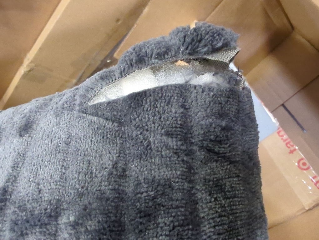 Dog Crate Bed Washable Dog Beds for Large Dogs Deluxe Thick Flannel Fluffy Comfy Kennel Pad Anti-Slip & Anti-Scratch Pet Sleeping Mat, 35 x 23 Inch, Gray