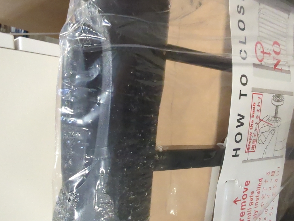 Safety 1st Easy Install 28'' Walk Thru Gate, Fits Between 29'' and 38'', Black, 1-Pack,(GA105CBLK)