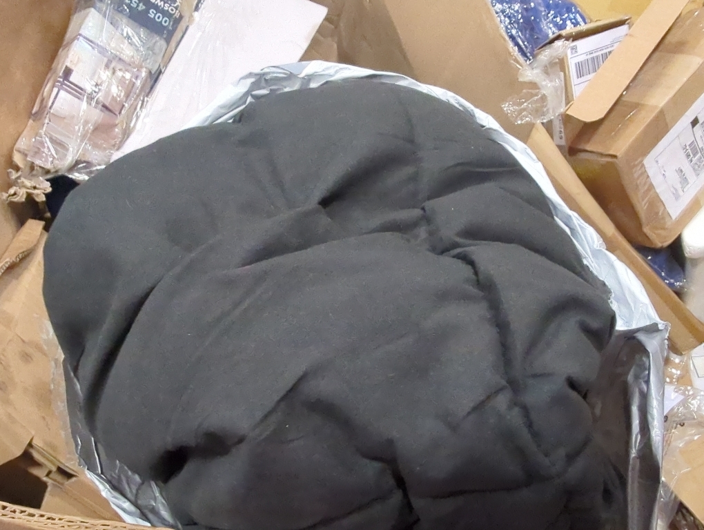 Size Large Color Black Comforter