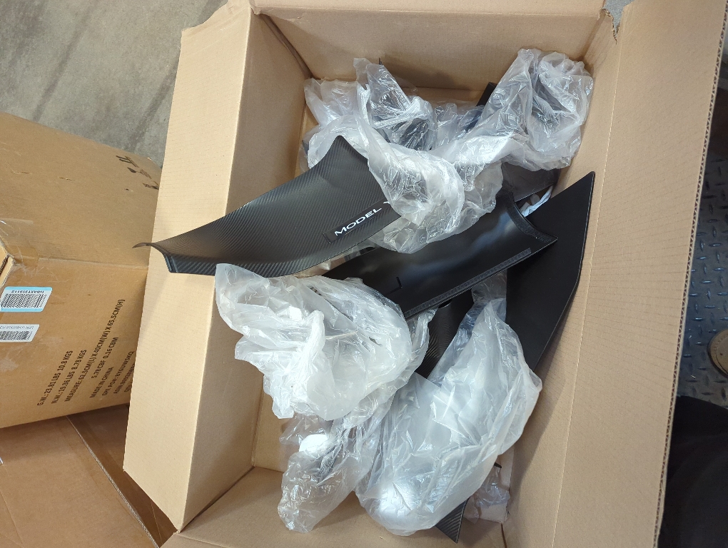 8PCS Door Sill Protector for Tesla Model Y Juniper Door Entry Guard Anti-Kick Full Protect Door Entry Cover for 2025-2026 New Model Y Juniper Interior Accessories(Carbon Fiber Pattern)