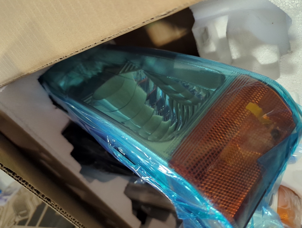 ADCARLIGHTS Headlight Assembly for 1999 2000 2001 2002 Chevy Silverado 1500 2500/1500HD 2500HD 3500/2000-2006 Tahoe/Suburban Chrome Housing Amber Reflector Pair