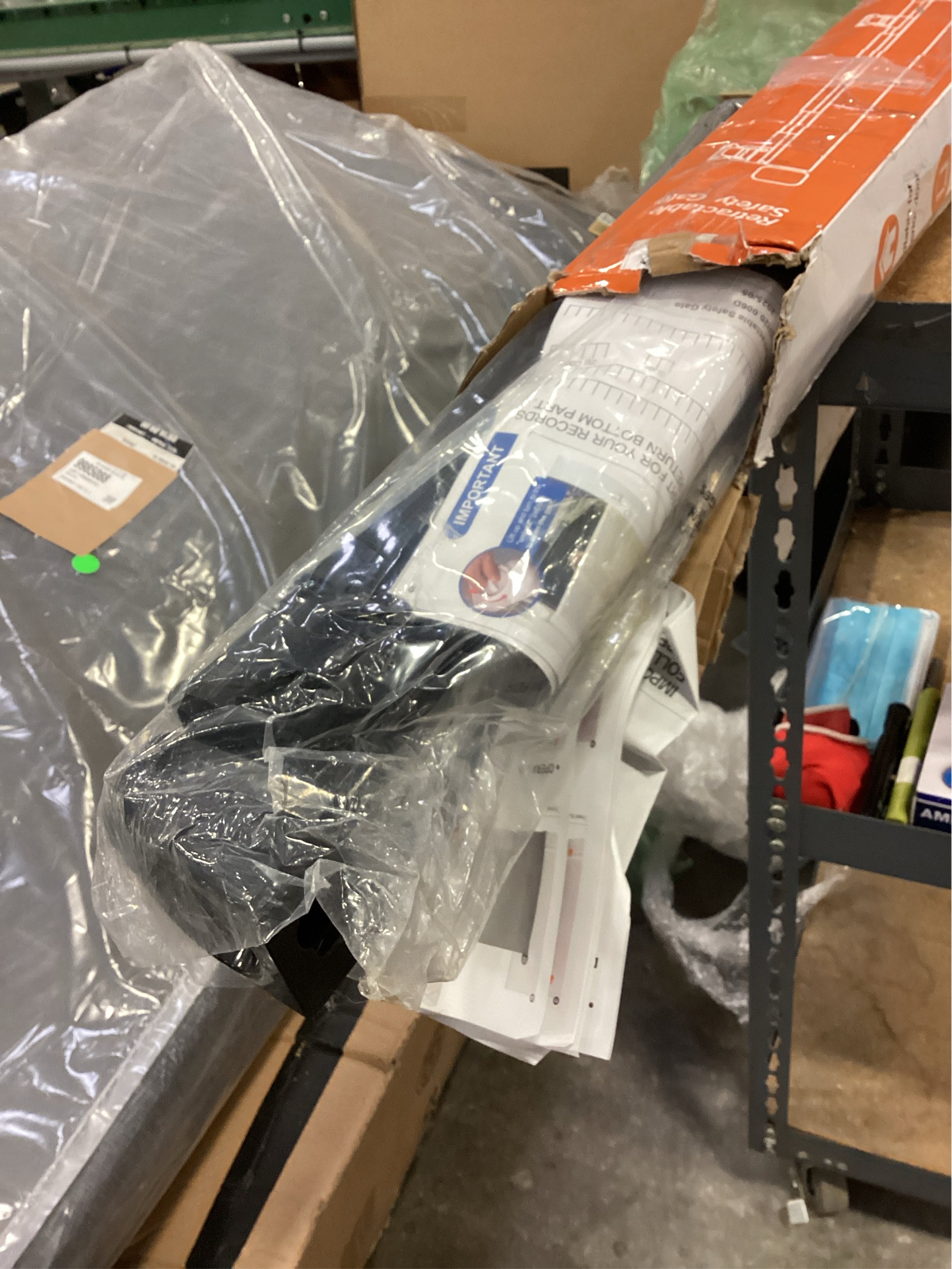 Retractable Baby Gate for Doorways and Stairs, Mesh Safety Gate for Pet, Indoor & Outdoor Use, One-Hand Operation, Easy Installation, 33.6 Tall, Expands to 55 Wide（Black,33.6x55