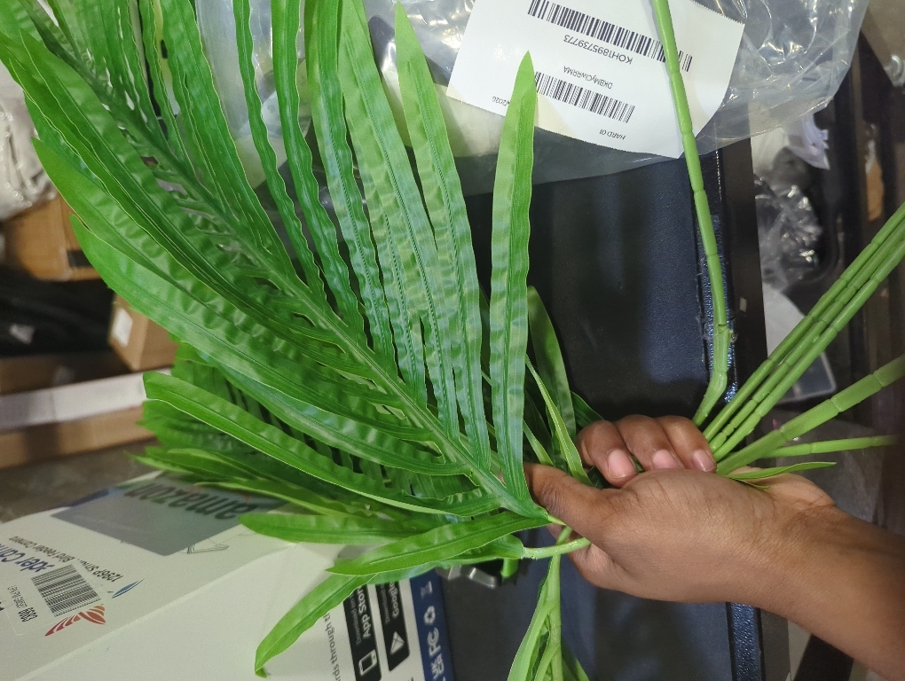 ‼️ONLY 6 PCS‼️ Large Artificial Palm Leaves Palm Fronds Tropical Leaves Areca Palm Branches Palm Leaves with Stem Palm Tree Leaves Faux Palm Leaves for Floral Arrangement Fake Leaves Palm Leaf Decor