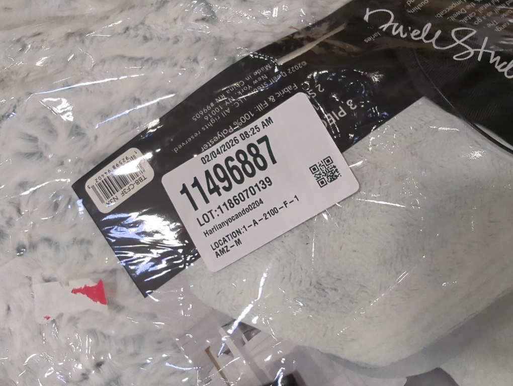 Dwell Studio Full/Queen 3pc Comforter Set White Faux Fur