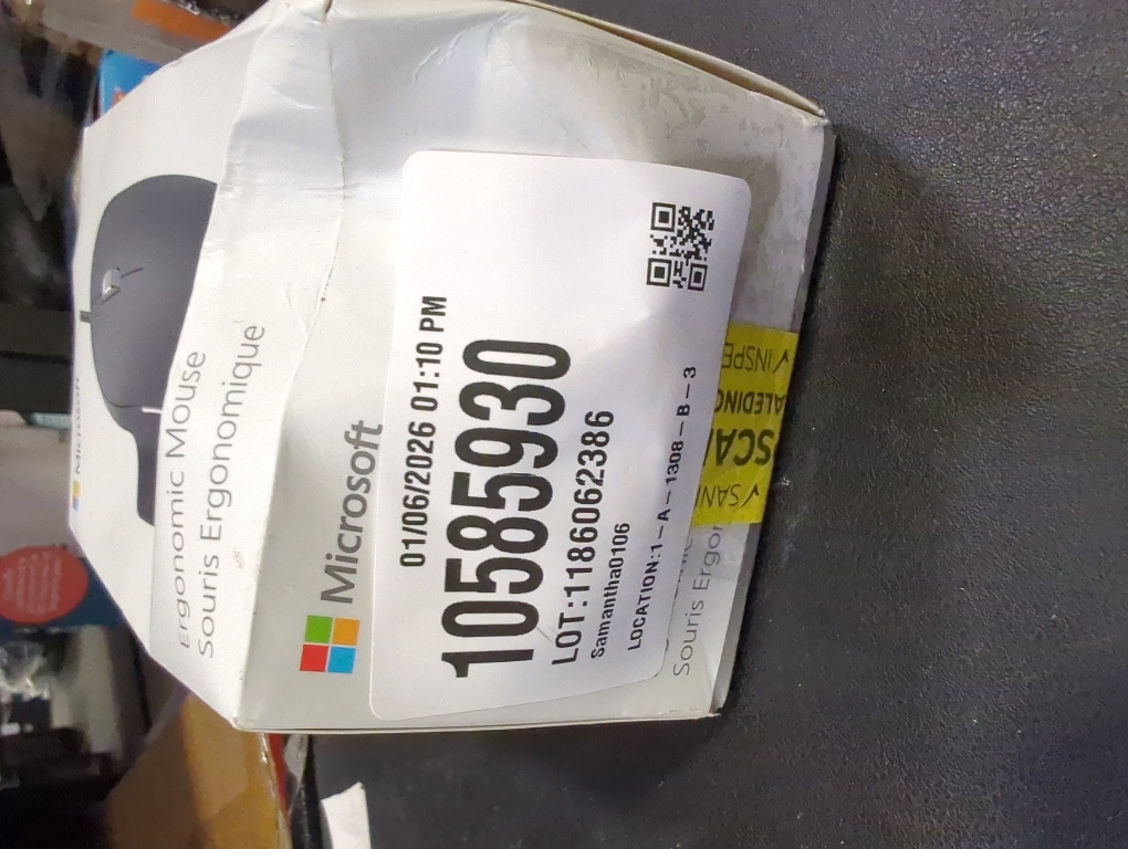 Microsoft Ergonomic Mouse Black - Wired USB - BlueTrack - 1000 dpi - Scroll Wheel - 5 Button(s)