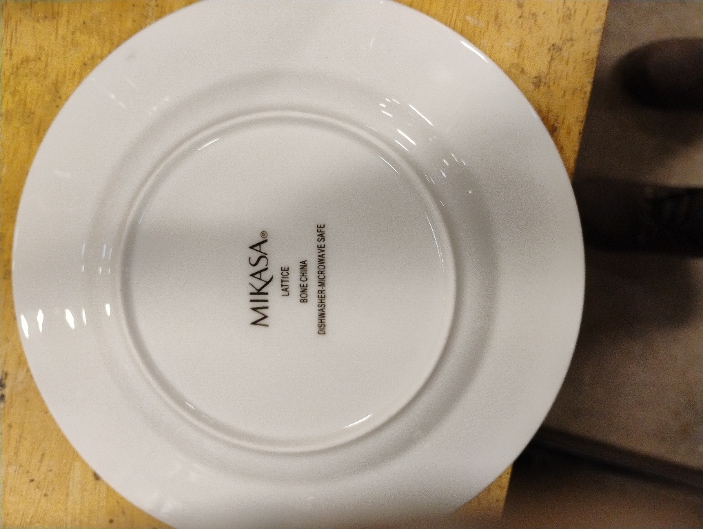 Mikasa Annabelle Bone China Dinnerware Set, 40-Piece Service for 8, White Hobnail Detail, Dinner Plates, Salad Plates, Bowls and Mugs, Dishwasher and Microwave Safe‼️light dirt and incomplete‼️