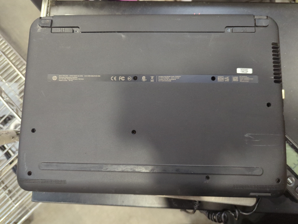 HP Notebook - 14-an013nr With Charger