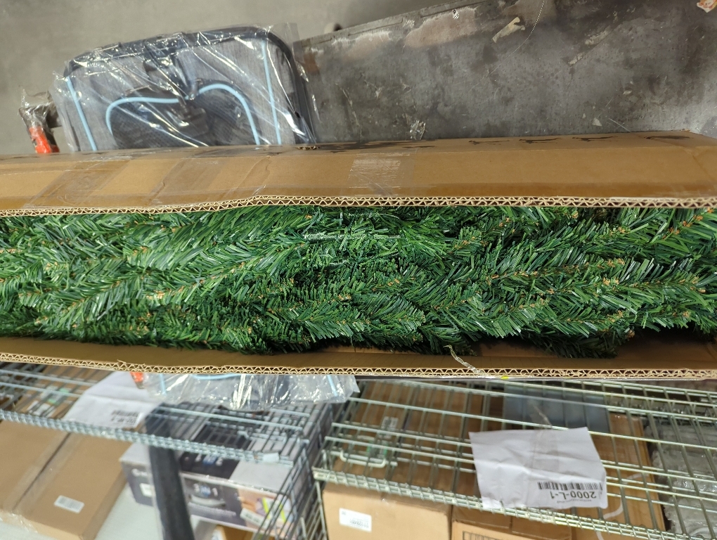 4ft... Artificial Christmas Tree Premium Pine Xmas Tree with 1000 Branch Tip, 1 Minute Christmas Tree Unlit Realistic Holiday Party Decor for Home Office, Foldable Stand, Easy Assembly