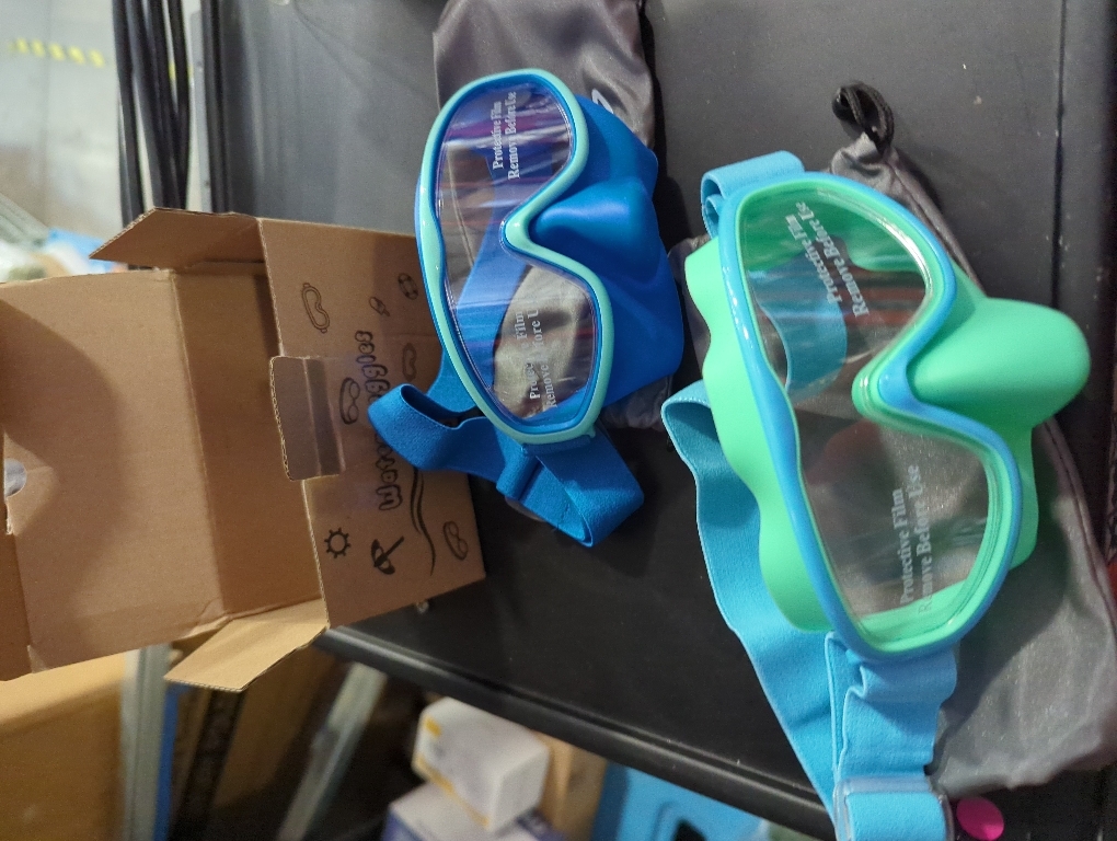 Vvinca Kids Goggles with Comfort Fabric Strap, Kids Swim Goggles Wide View Anti-Fog/UV No Leaking Swimming Goggles for 3-14