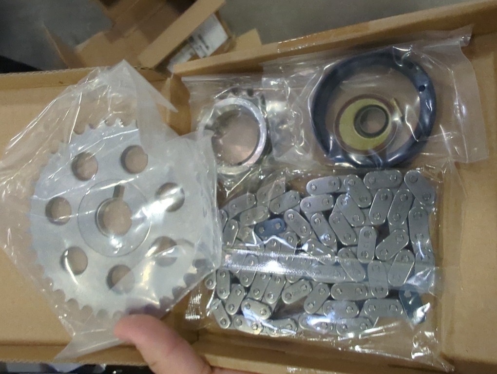 Edelbrock 7802 Performer-Link Timing Chain and Gear Set