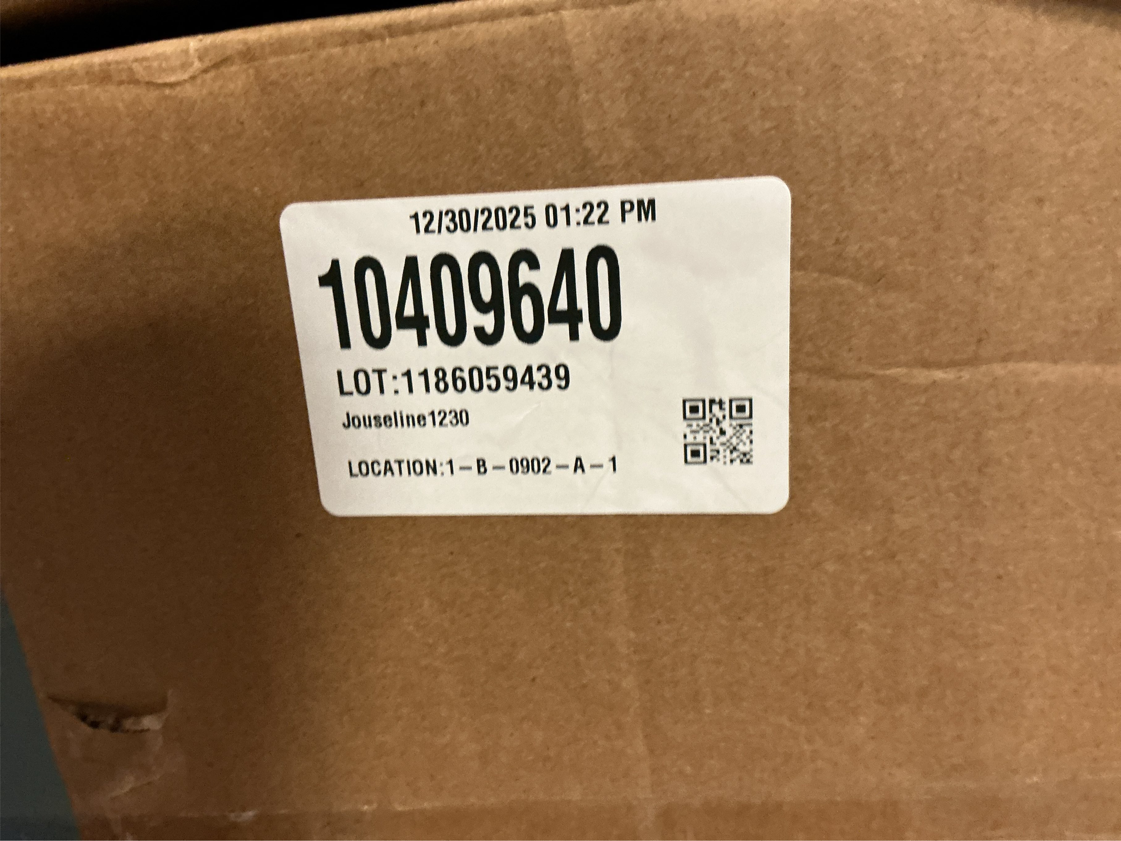 ATDAWN 26 Inch Christmas Wreath, Outdoor Christmas Wreath Decoration, Lighted Xmas Wreath for Christmas Home Wall Door Decoration (White)