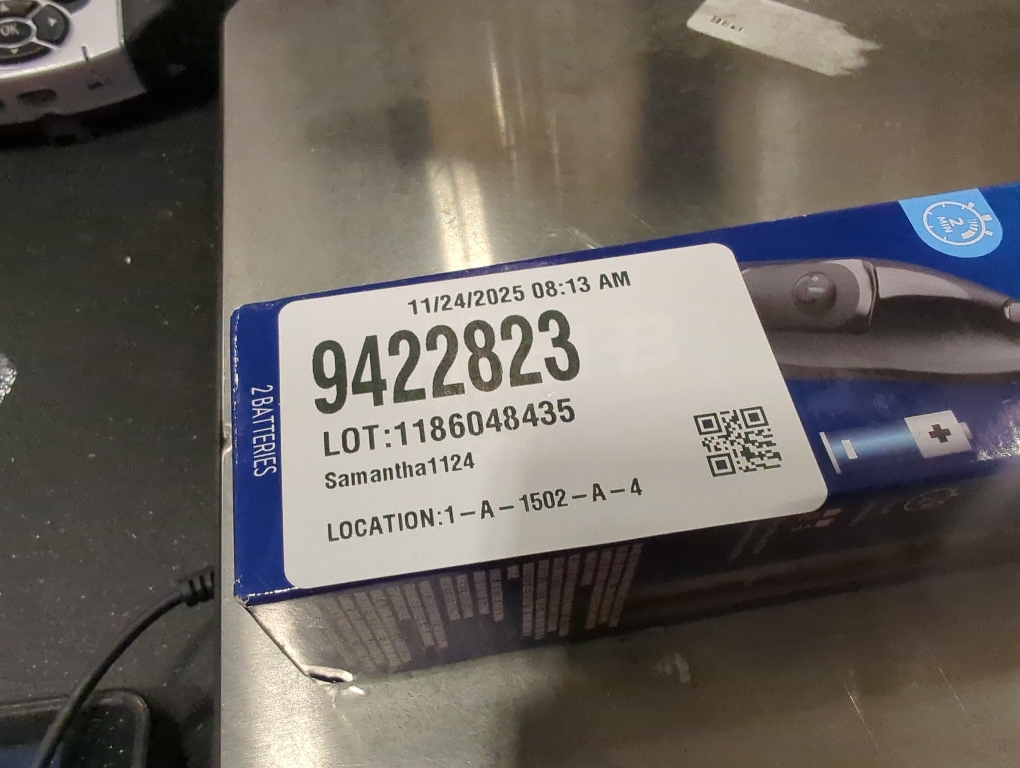 Oral-B Pro 100 CrossAction, Battery Powered Toothbrush, Black, 1 Count (Pack of 1)