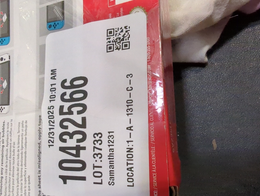 Nintendo - Switch Carrying Case & Screen Protector - Black