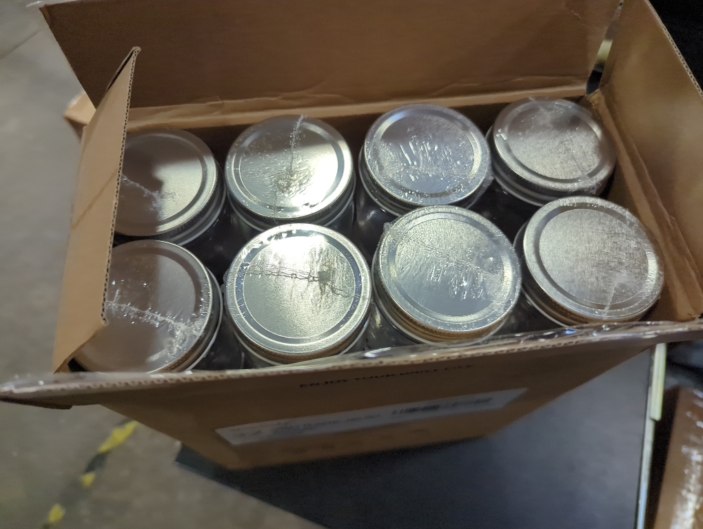 novelinks 8 oz Clear Plastic Jars with Airtight Lids, 32 Pack Plastic Mason Jars with Lids 8oz, Refillable Storage Slime Containers & Small Spice Jar for Kitchen Organization (32 Pack,Silver)