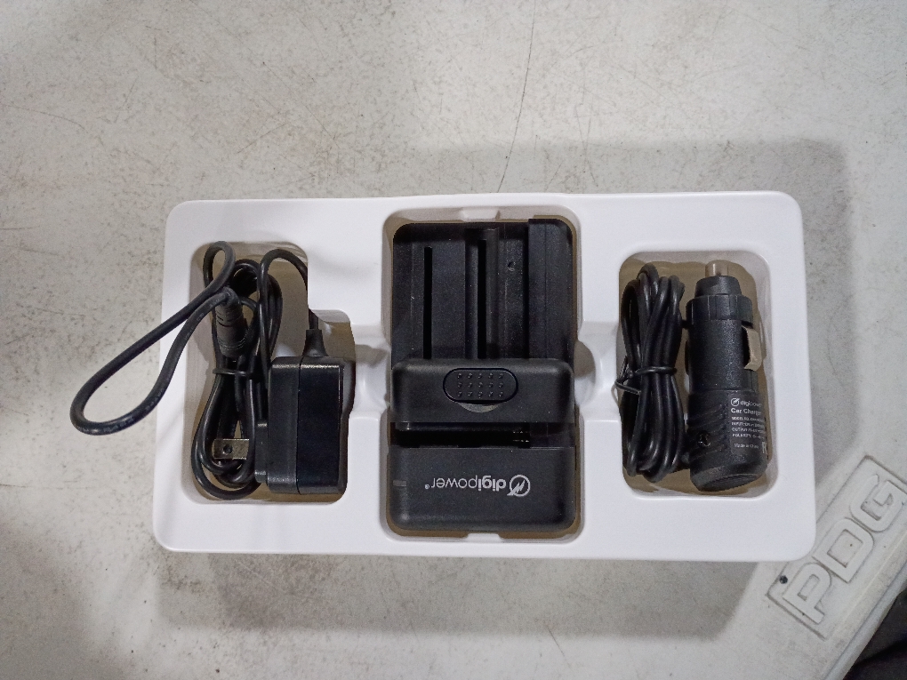 Digipower - Universal Battery Charger - Black