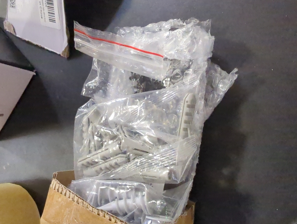 Goovilla Shelf Bracket, Heavy Duty Floating Shelf Brackets 8 inch Long, 4 Pack Brackets for Shelves, Black Coated Metal Wall Shelf Support Brackets with 1/5 Inch Thick and 160 lb. Load Capacity