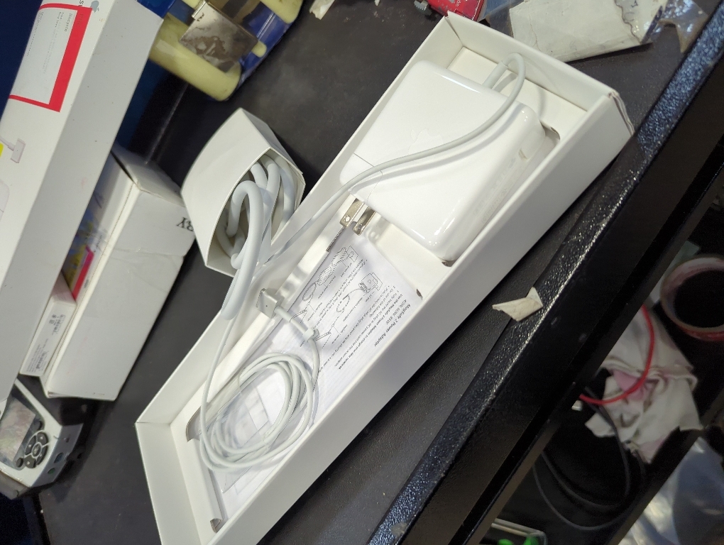 Apple 85W MagSafe Power Adapter for 15- and 17-inch MacBook Pro