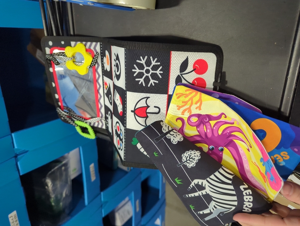 URMYWO Tummy Time Toy - Black and White High Contrast Baby Toys for Newborn - Baby Visual Stimulation Mirror - Montessori Sensory Crinkle Toy for Infant 0-3-6-12 Months - Shower Gift for Boy Girl