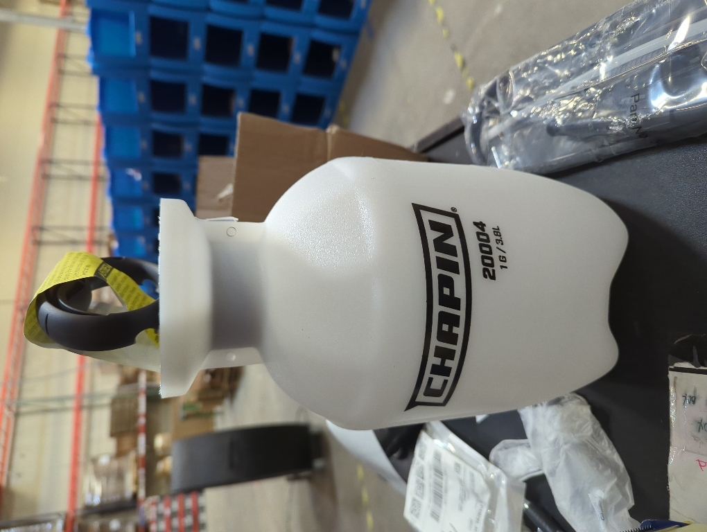 Chapin 20004 Made in USA 1 -Gallon Lawn and Garden Pump Pressured Sprayer, for Spraying Plants, Garden Watering, Weeds and Pests