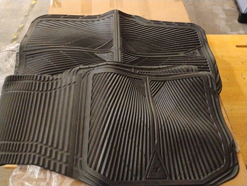 CAR PASS Rubber Car Floor Mats, All Weather Waterproof Car Mats, Universal Trim to Fit for Automotive, SUVs, Trucks, Vehicles, Anti-Slip Easy Clean, Heavy Duty Full Set 4 Piece, Black‼️light dirt and good condition‼️
