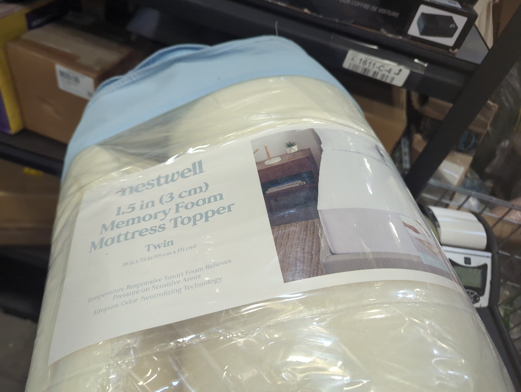 Size twin Nestwell 1.5-Inch Memory Foam Twin Mattress Topper in Neutral